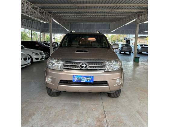 TOYOTA HILUX SW4 3.0 SRV 4X4 16V TURBO INTERCOOLER DIESEL 4P AUTOMÁTICO TOYOTA HILUX SW4 3.0 SRV 4X4 16V TURBO INTERCOOLER DIESEL 4P AUTOMÁTICO